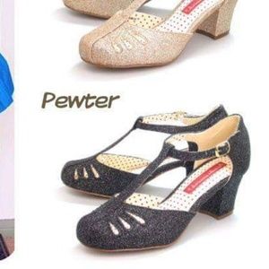 B.a.i.t. robbie pewter heels 7